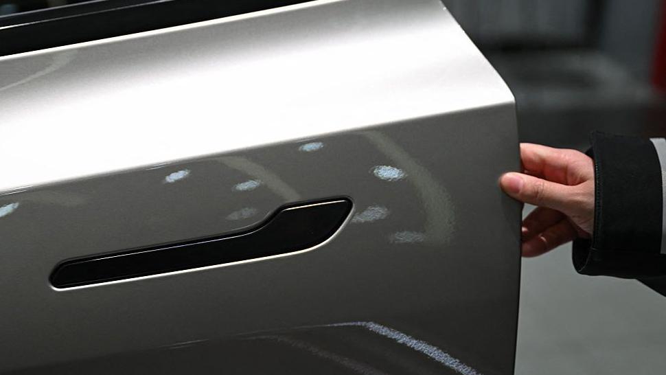 China’s Largest Vehicle Recall Hits Nearly 3 Million Teslas Over Hidden Door Handles