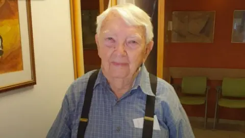 Tributes Pour In for Michael Smuss, Last Warsaw Ghetto Fighter and Holocaust Educator