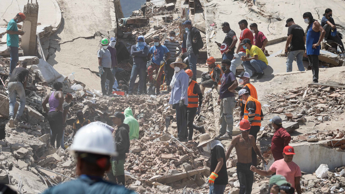 Venezuela Earthquake Aftershocks Leave Residents to Search for Survivors Alone