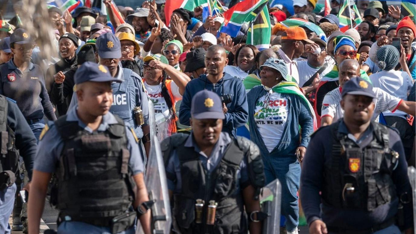 Police probe the murder of anti‑migrant leader in South Africa