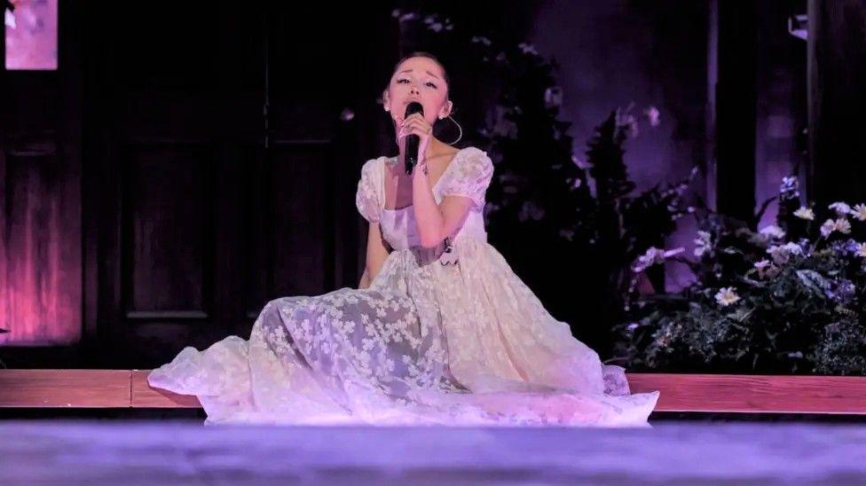 Ariana Grande’s Emotional Farewell to London, Announces Break from Public Life