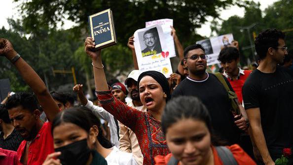 Mass Protest in Delhi: Thousands Clash with Police as Cockroach Janta Party Demands Education Minister’s Resignation