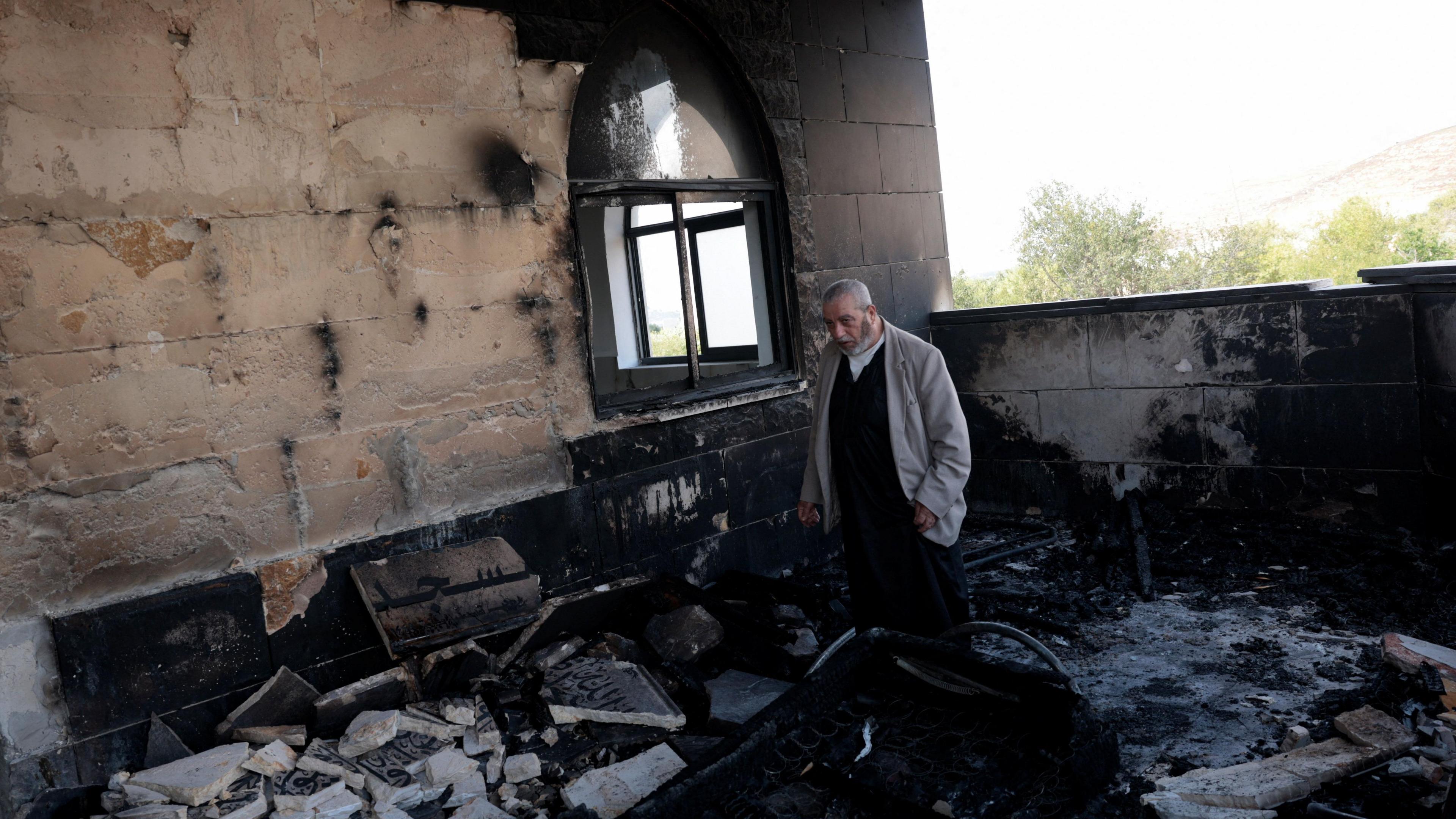 Israeli Settlers Set Fire to Mosques, Cars and Farmland in West Bank