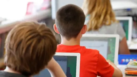 Los Angeles Takes Bold Step to Limit Classroom Screen Time