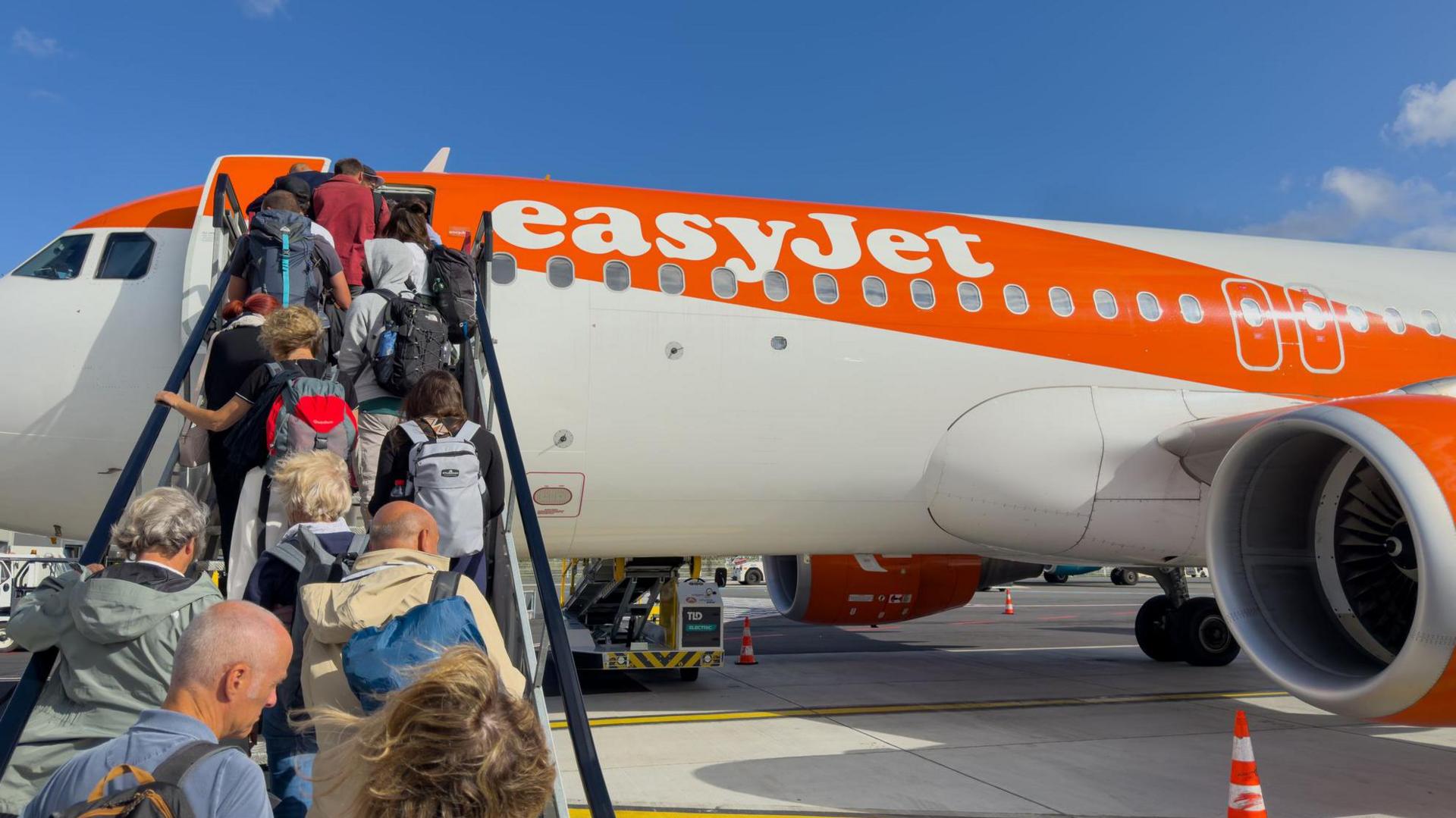 Apollo Takes Over EasyJet in £5.7 bn Deal After Castlelake Withdraws