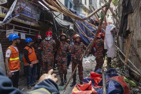 Tragic Earthquake Strikes Bangladesh, Resulting in Multiple Casualties
