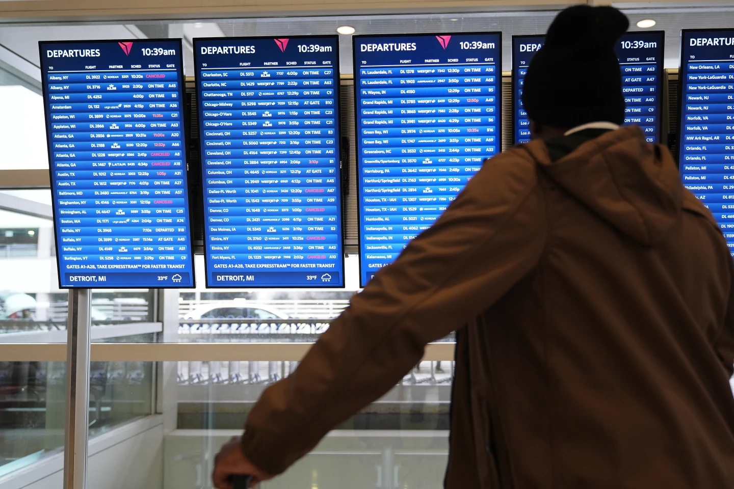 U.S. Air Travel Faces Major Disruptions Due to Government Shutdown