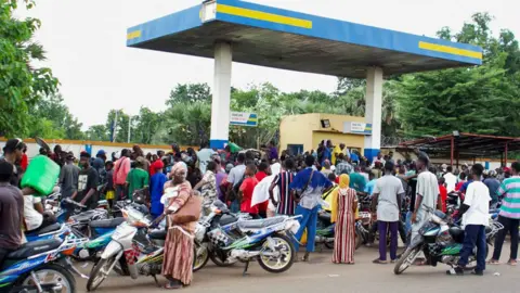 Fuel Blockade Causes Economic Standstill in Mali's Capital