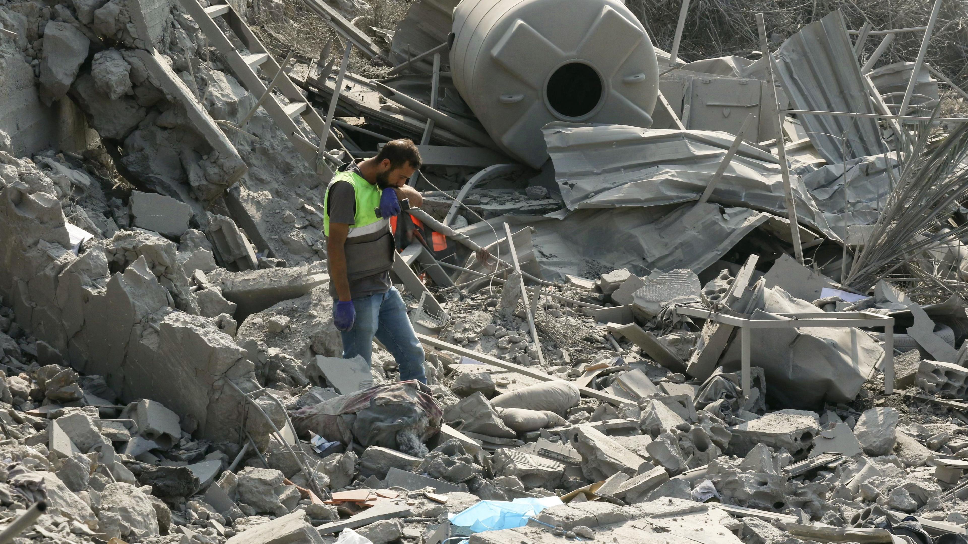 Eleven civilians killed in Israeli airstrikes on southern Lebanon