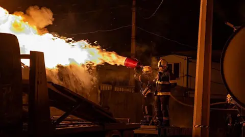 Renewed Strikes Amid Ongoing Peace Talks: Russia Targets Ukraine