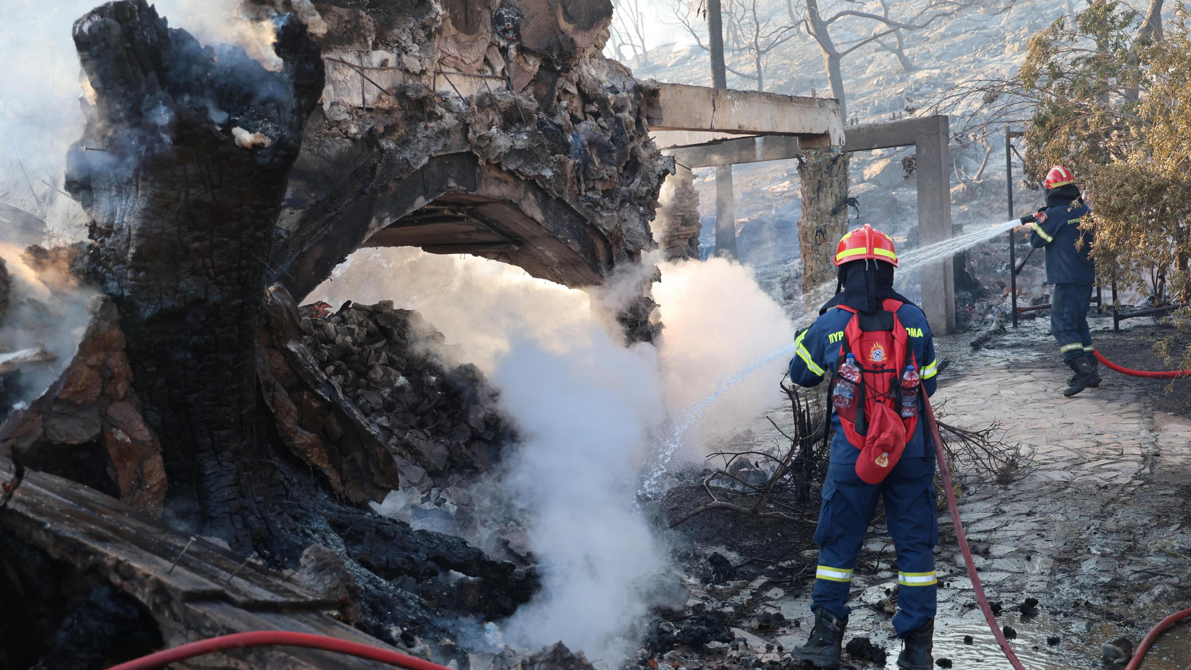 Twin Wildfires on Salamina Island Leave Two Dead, 500 Evacuated