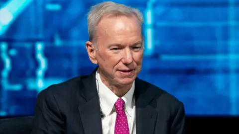 Graduates Boo Former Google CEO Eric Schmidt Over AI Concerns