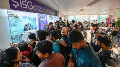 Travel Turmoil in India: IndiGo Cancels Hundreds of Flights Amid Crisis