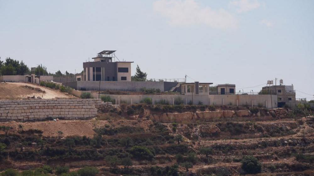Settlers besiege Palestinian families in Qusra, West Bank