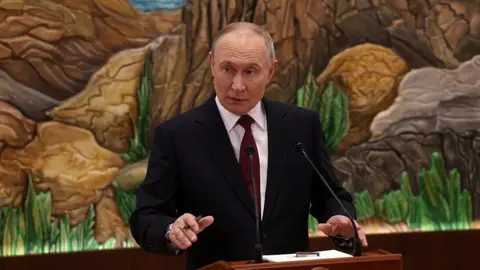 Putin Reasserts Claims on Ukrainian Territories Ahead of Moscow Talks