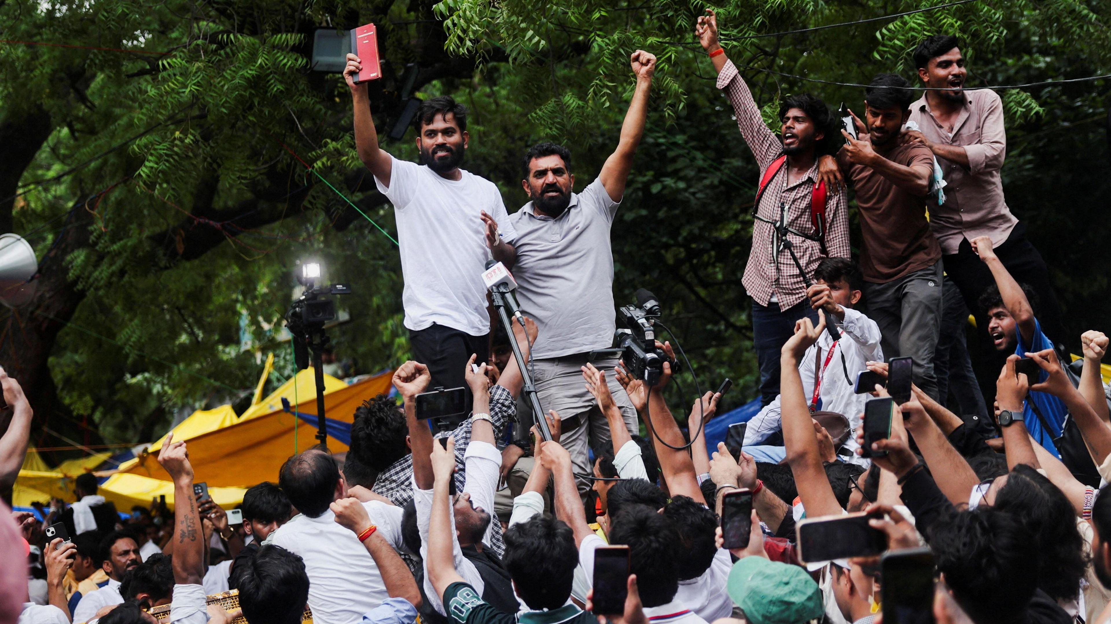Cockroach Party Protest Ends After Education Minister Resigns