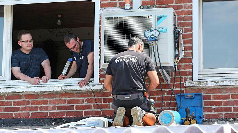 Heatwave in France Sparks Political Fight Over Air Conditioning