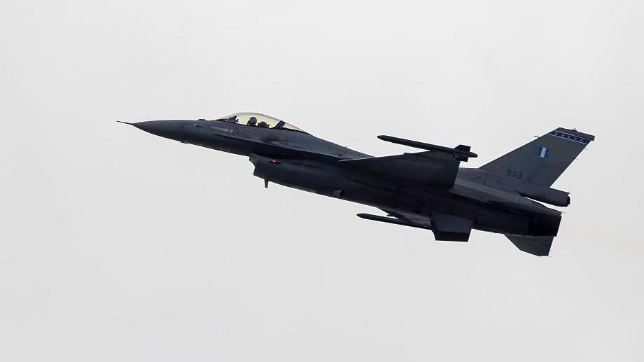 Greek F‑16 jet crash‑lands at busy Zakynthos airport