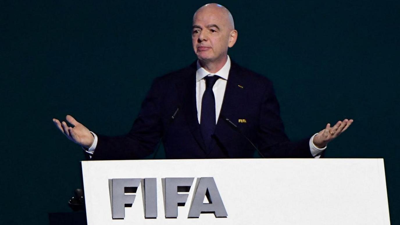 Infantino faces possible revolt: opponents threaten non‑cooperation