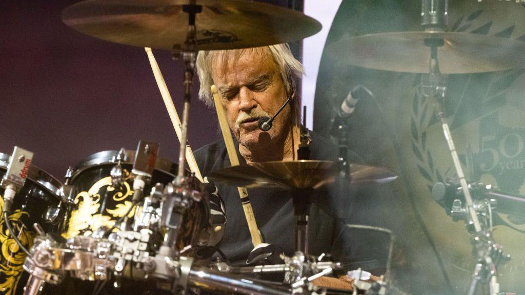 Frank Beard, longtime ZZ Top drummer, dies at 77