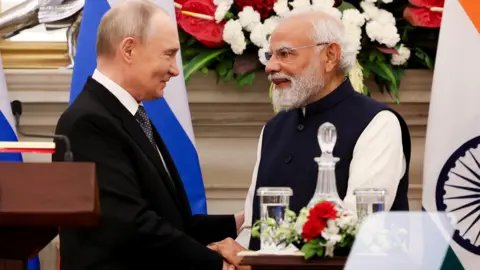 Putin Promises Steady Fuel Supply to India Amid U.S. Pressure