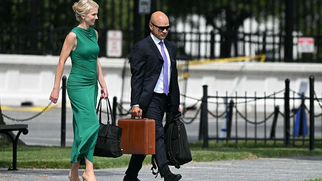 Trump Gifts $45,000 Cash to Close Aide Natalie Harp, Sparks Conflict‑of‑Interest Debate
