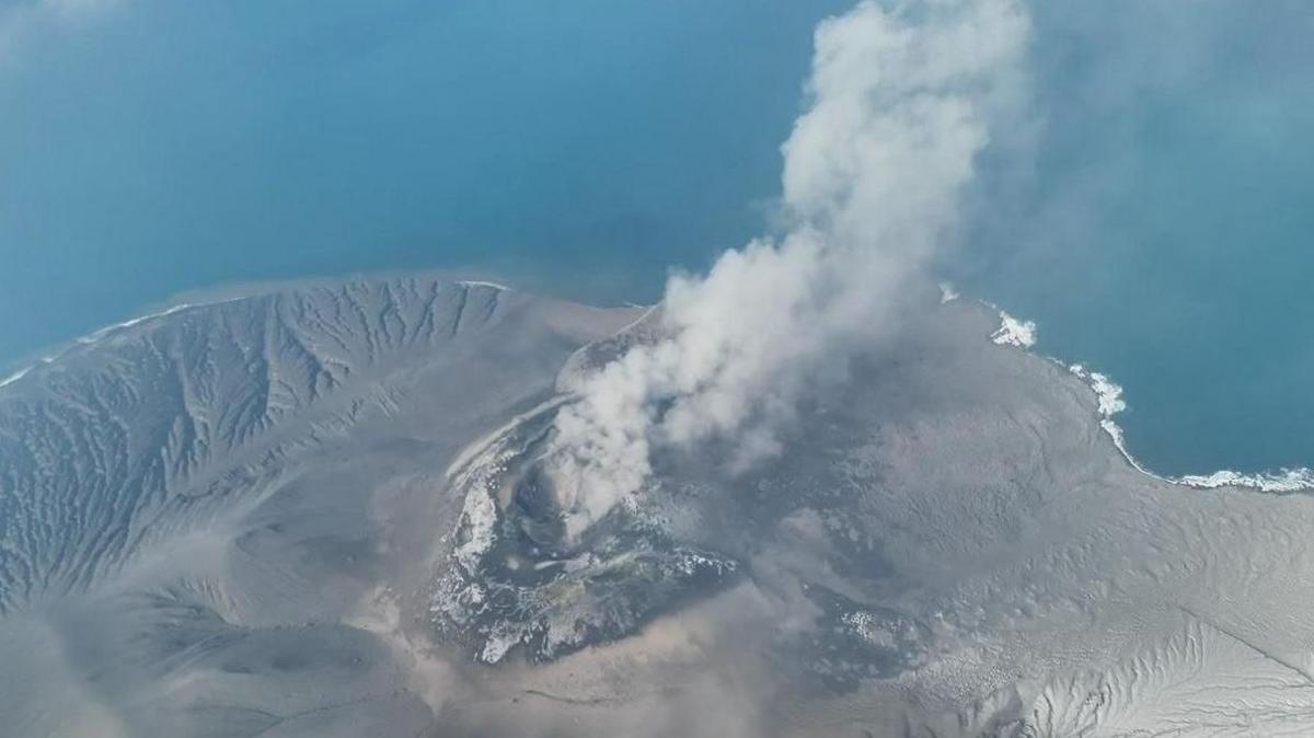 Indonesia’s Anak Krakatau eruption leaves 270,000 stranded as airports close