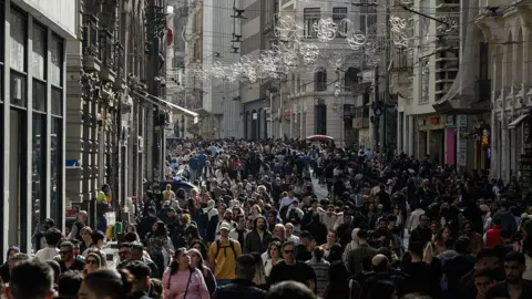 Turkish Authorities Detain 115 Suspects in Major Anti-IS Operation Ahead of Holidays