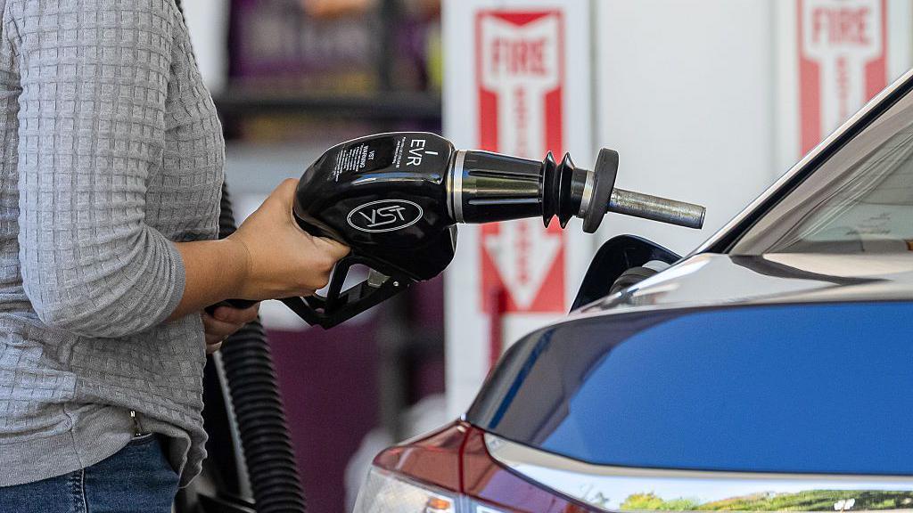 Oil Spikes to $100 a Barrel as Middle East Escalation Fuels Global Inflation Worries