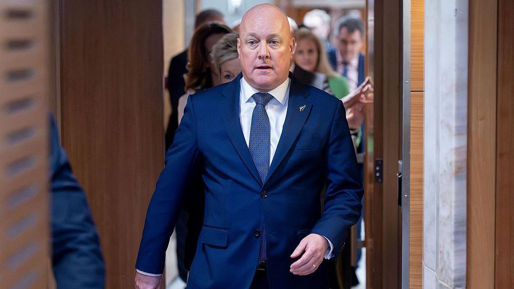 New Zealand’s Chris Luxon Survives Second Leadership Test Ahead of Election