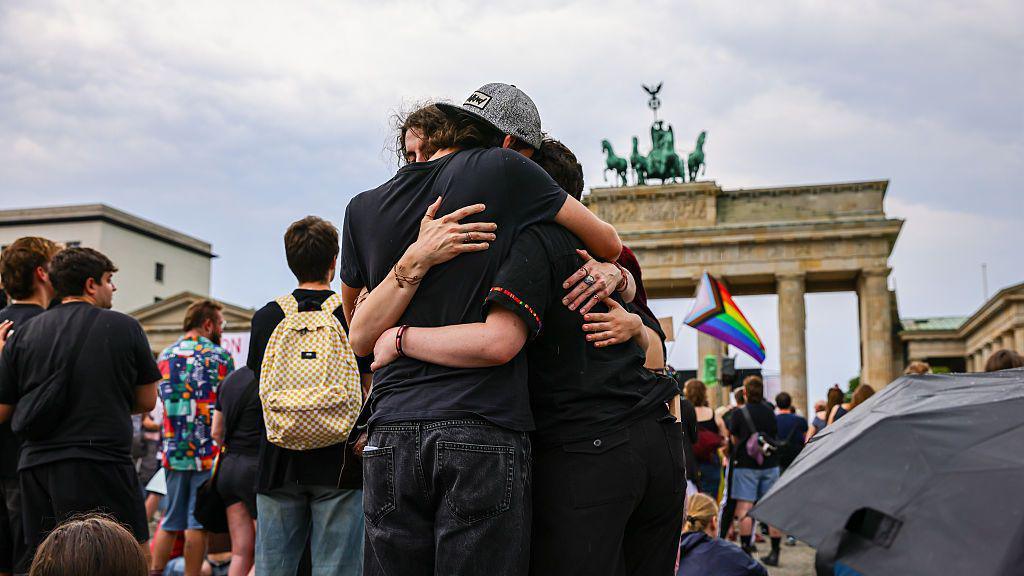 Berlin Pride Attack: Anger over Attacker’s Release Sparks Debate on Law Enforcement