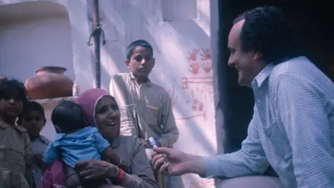 Farewell to a Legend: Tributes for Sir Mark Tully Across India