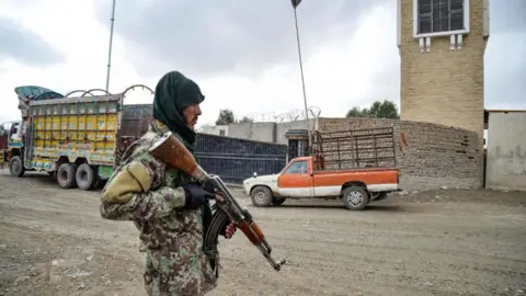 Taliban Undertakes Retaliatory Attacks on Pakistani Troops Amid Tensions