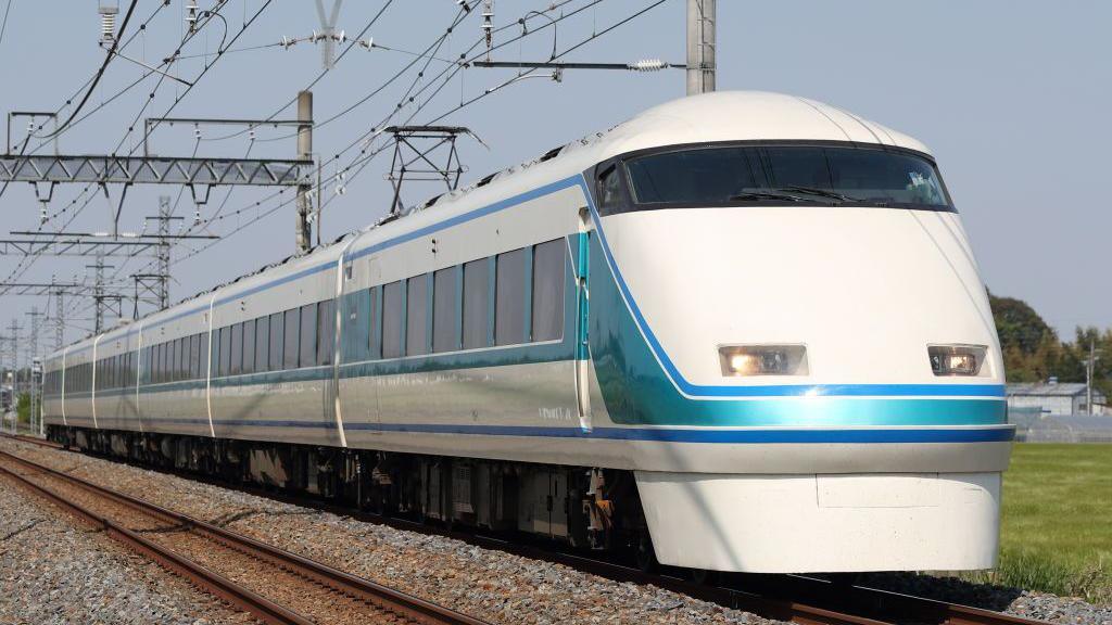 Four Workers Fatally Struck by Express Train Near Tokyo