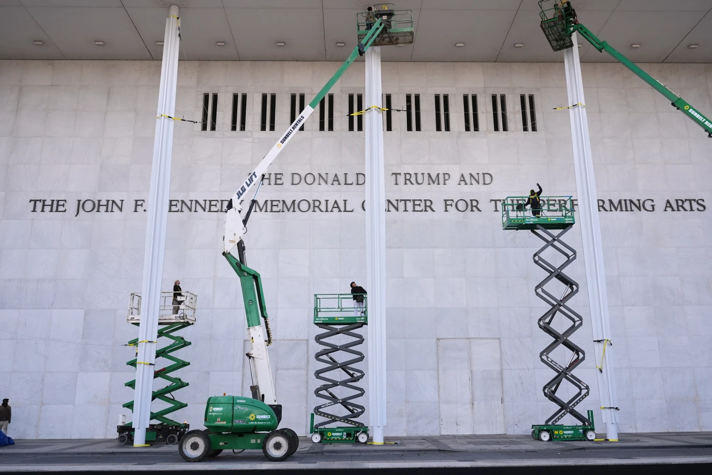 Artist Withdrawals from Kennedy Center Intensify After Trump Name Addition