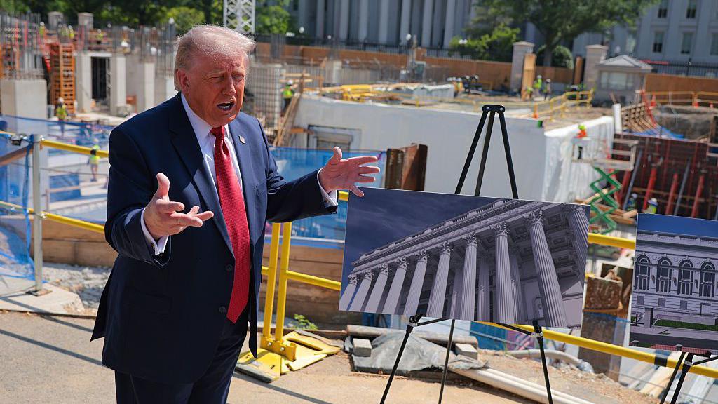 Trump Seeks Supreme Court Edge to Keep White House Ballroom Under Construction