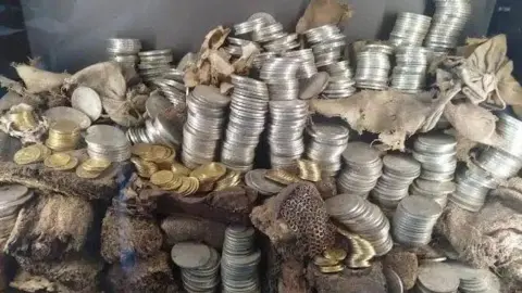 Heist at French Museum: 2,000 Gold and Silver Coins Stolen